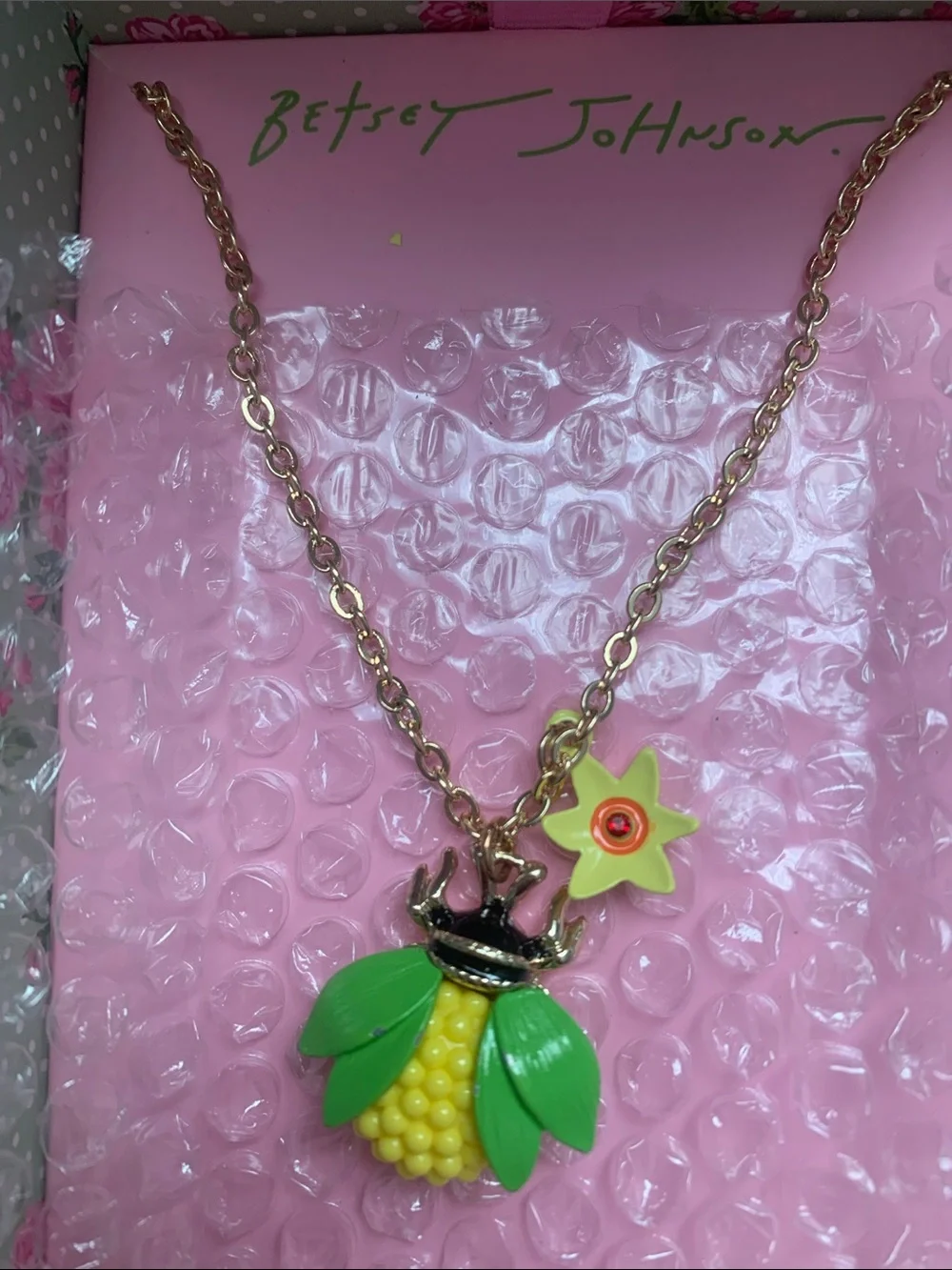 🆕- Betsey Johnson Gold Plated Bee Flower Pendant Necklace